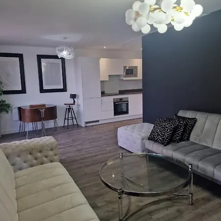 Rated Luxury In Centre Apartament *