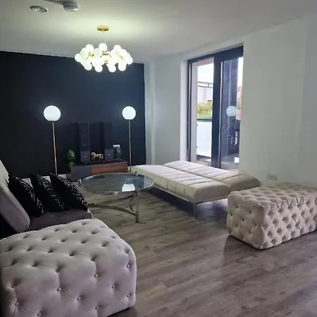 Rated Luxury In Centre Apartament