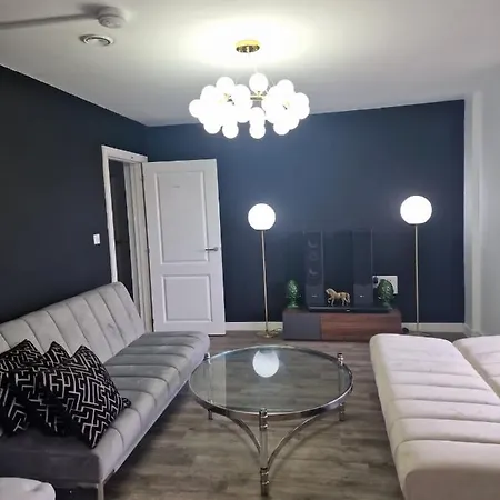 Rated Luxury In Centre *