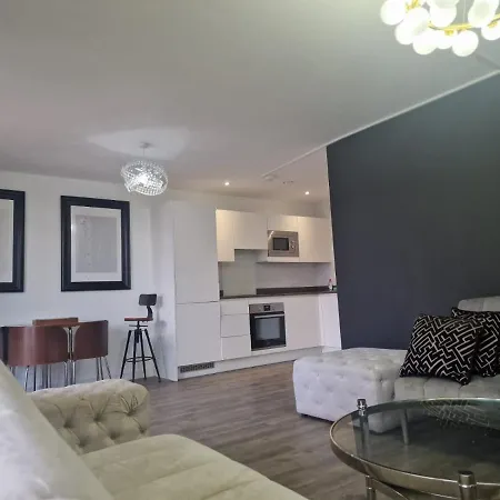 Rated Luxury In Centre *